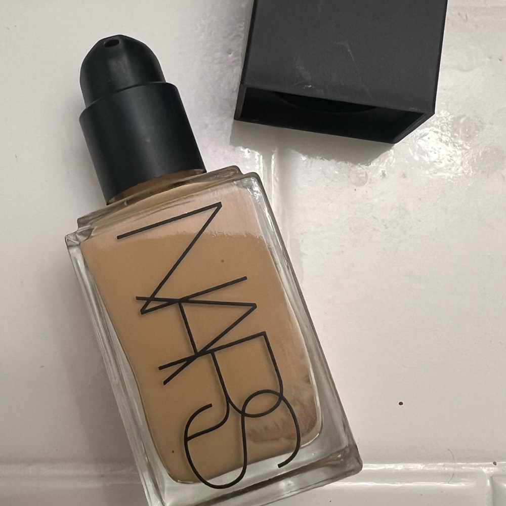 NARS Radiant Foundation - Warm Tan